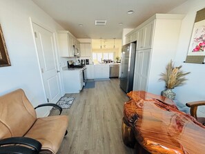 TV, fireplace -  Sun-Filled Brand-New Edenfield Designer Home (Sumterville)