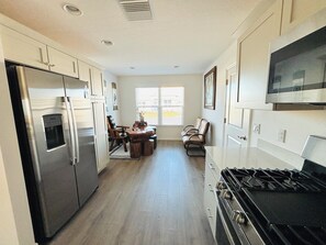 Microwave, oven, stovetop, dishwasher -  Sun-Filled Brand-New Edenfield Designer Home (Sumterville)