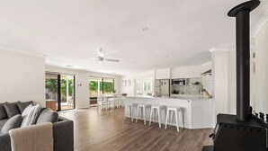 Unclassified image, 4 of 26, button - Birak Beach House—Modern Comfort by Geographe Bay (Quindalup)
