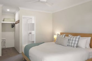 4 chambres, fer et planche à repasser, Wi-Fi, draps fournis