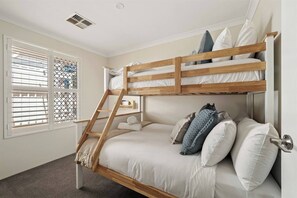5 Schlafzimmer, Bügeleisen/Bügelbrett, WLAN, Bettwäsche