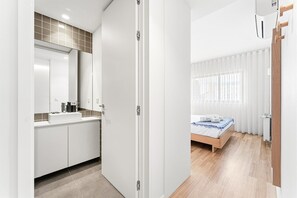 3 makuuhuonetta, silitysrauta/-lauta, internet, vuodevaatteet