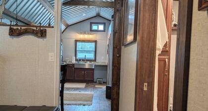 Gerrie's Place at Figment Llama Ranch Foundation - Near Round Top TX
