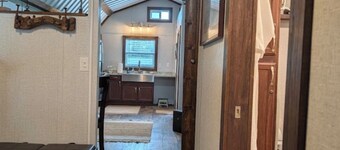 Gerrie's Place at Figment Llama Ranch Foundation - Near Round Top TX