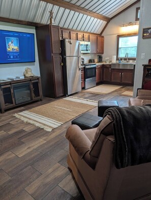 TV, fireplace