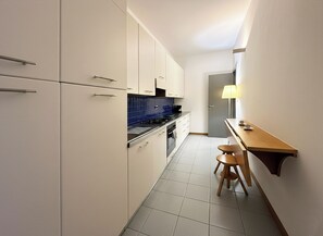 Oven, stovetop, dishwasher, coffee/tea maker - Matt's Home - One Bedroom Apartment, Sleeps 4 (Milano)