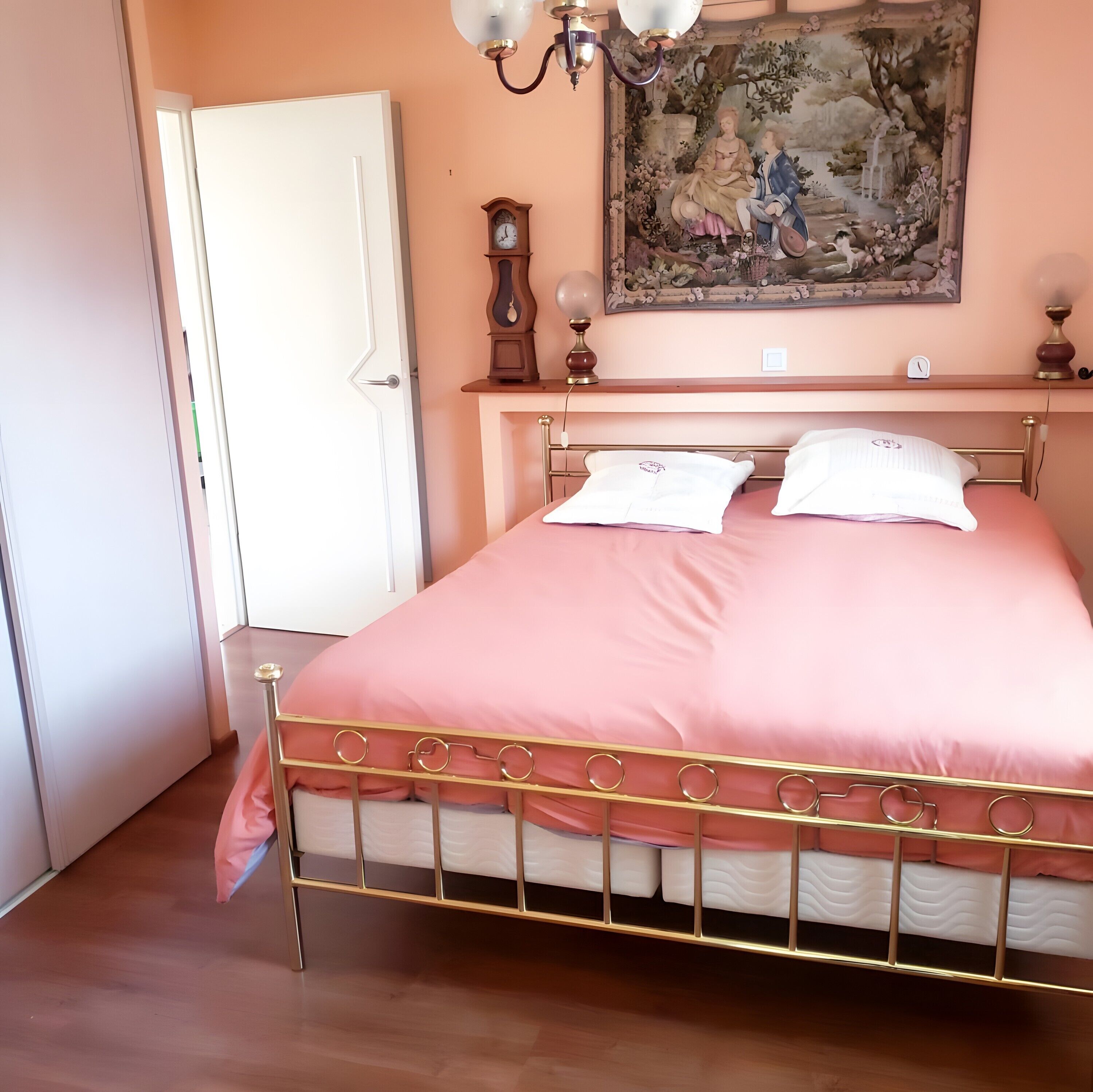 Fer et planche à repasser, draps fournis