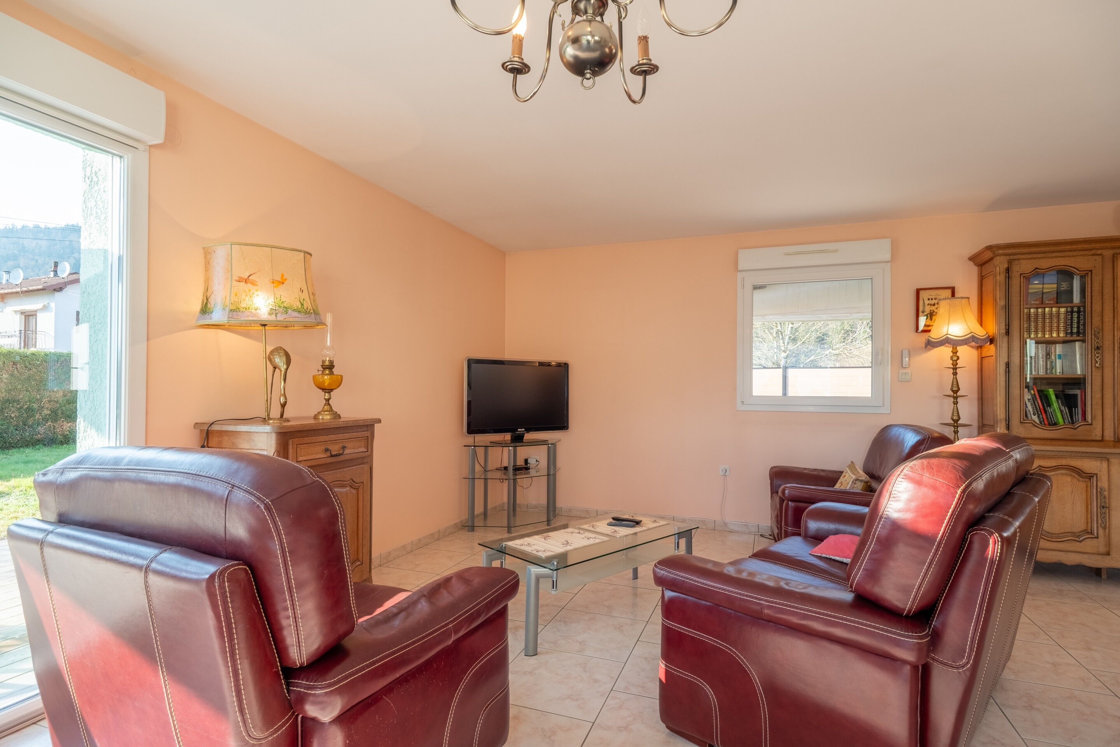 Fernseher, Tischtennisplatte