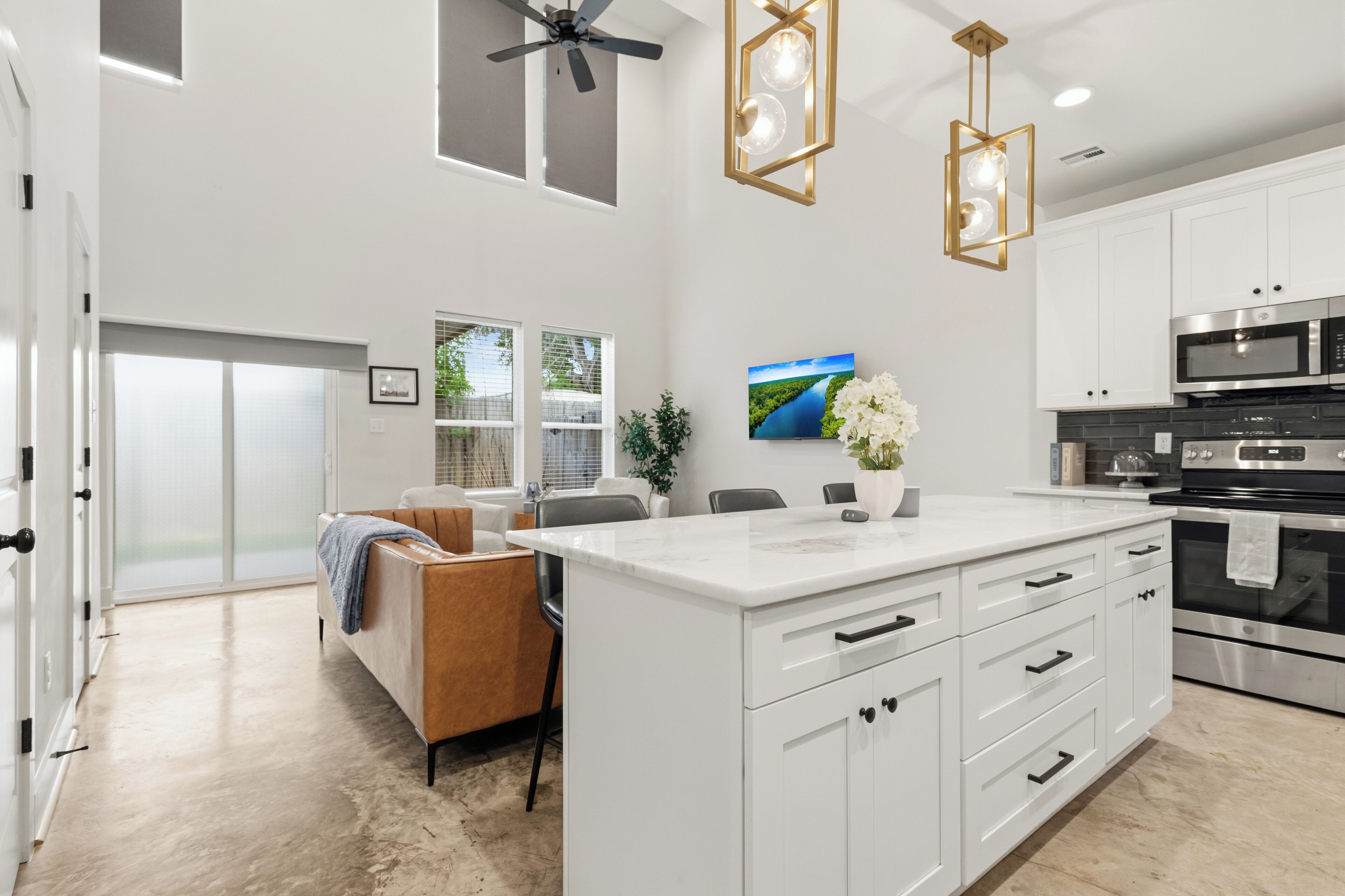 Lyxigt townhome - 2 sovrum | Vardagsrum | Smart-tv