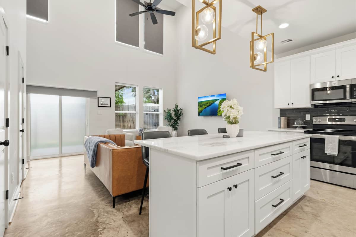 Lyxigt townhome - 2 sovrum | Vardagsrum | Smart-tv