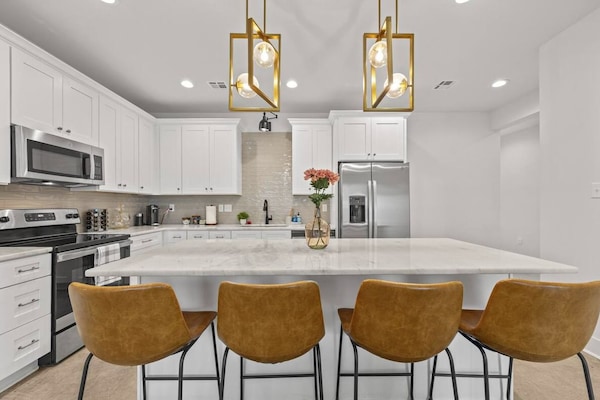 Luxury House, 2 Bedrooms | Private kitchen | Coffee/tea maker, toaster oven, ice maker