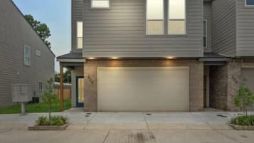 Luxury Townhome, 2 Bedrooms