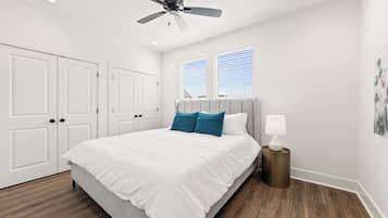 Luxury Townhome, 2 Bedrooms