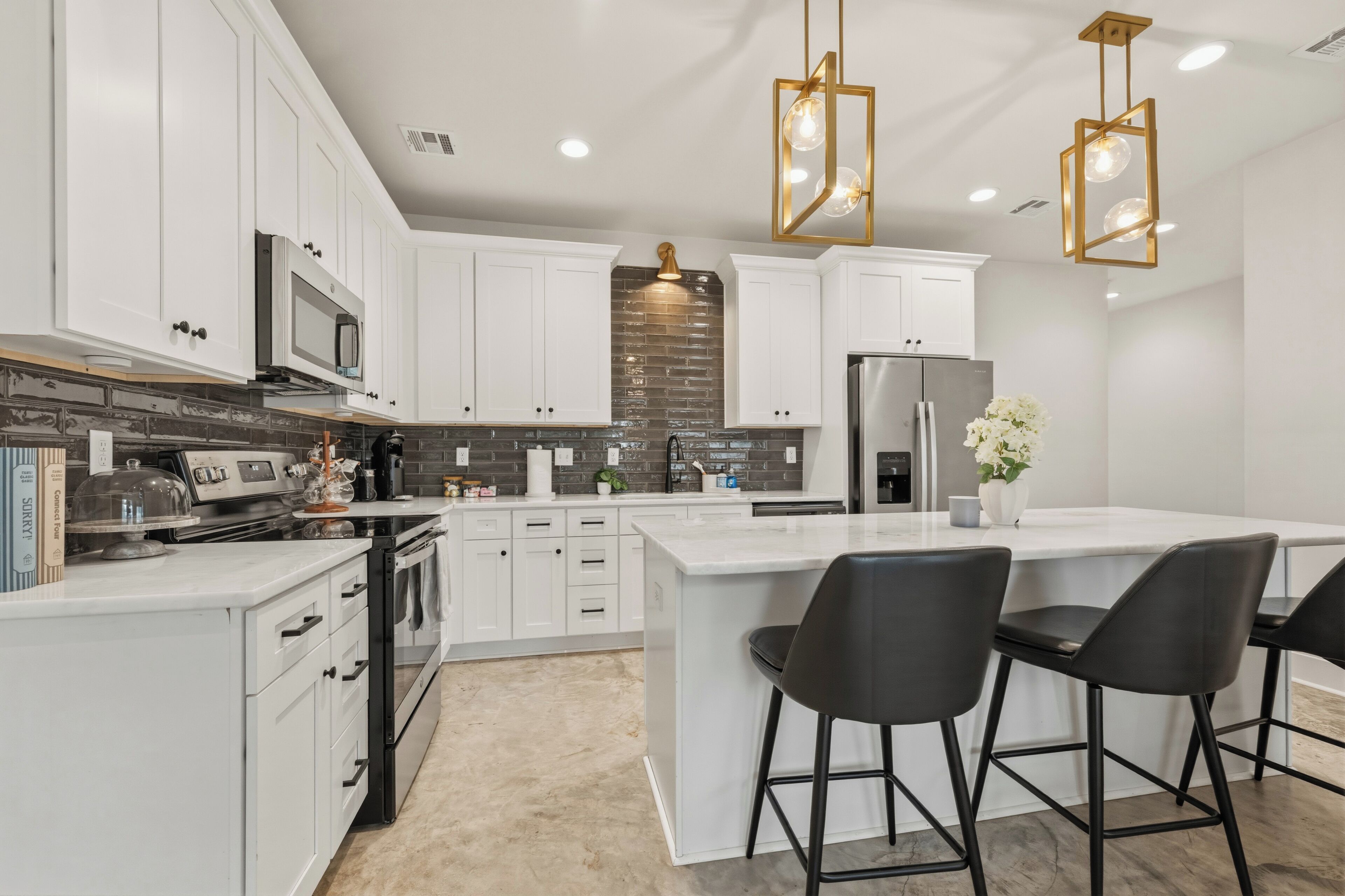 Luxury Townhome, 2 Bedrooms | Private kitchen