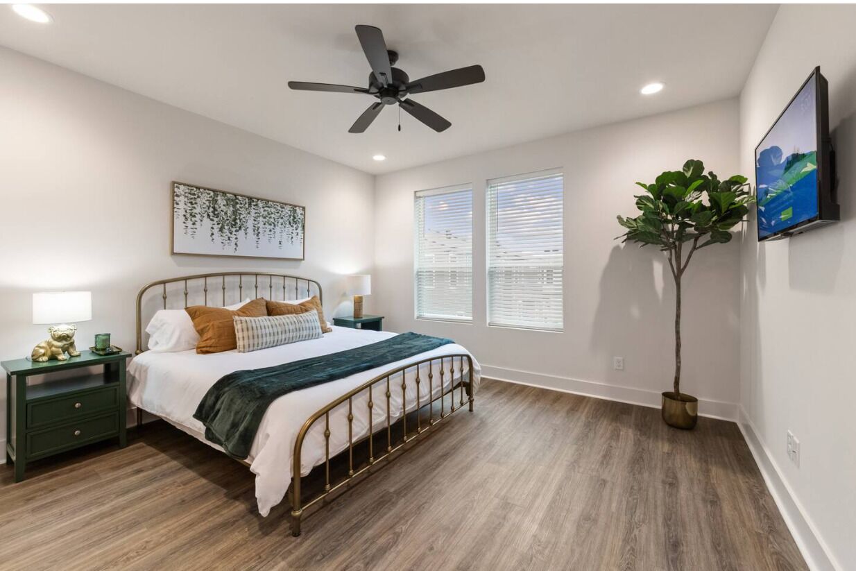 Luxury Townhome, 2 Bedrooms