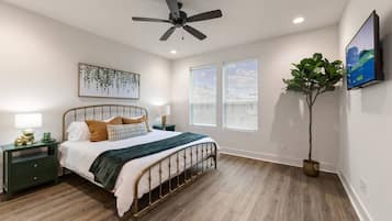 Luxury Townhome, 2 Bedrooms