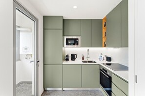 冷蔵庫、電子レンジ、オーブン、食器洗い機