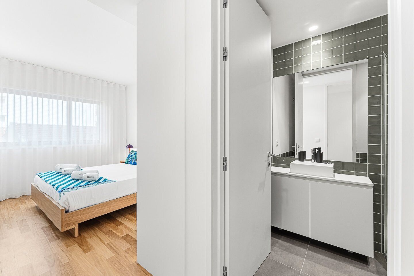 Iron/ironing board, Internet, bed sheets