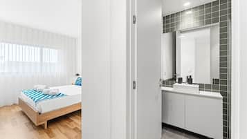 Iron/ironing board, Internet, bed sheets