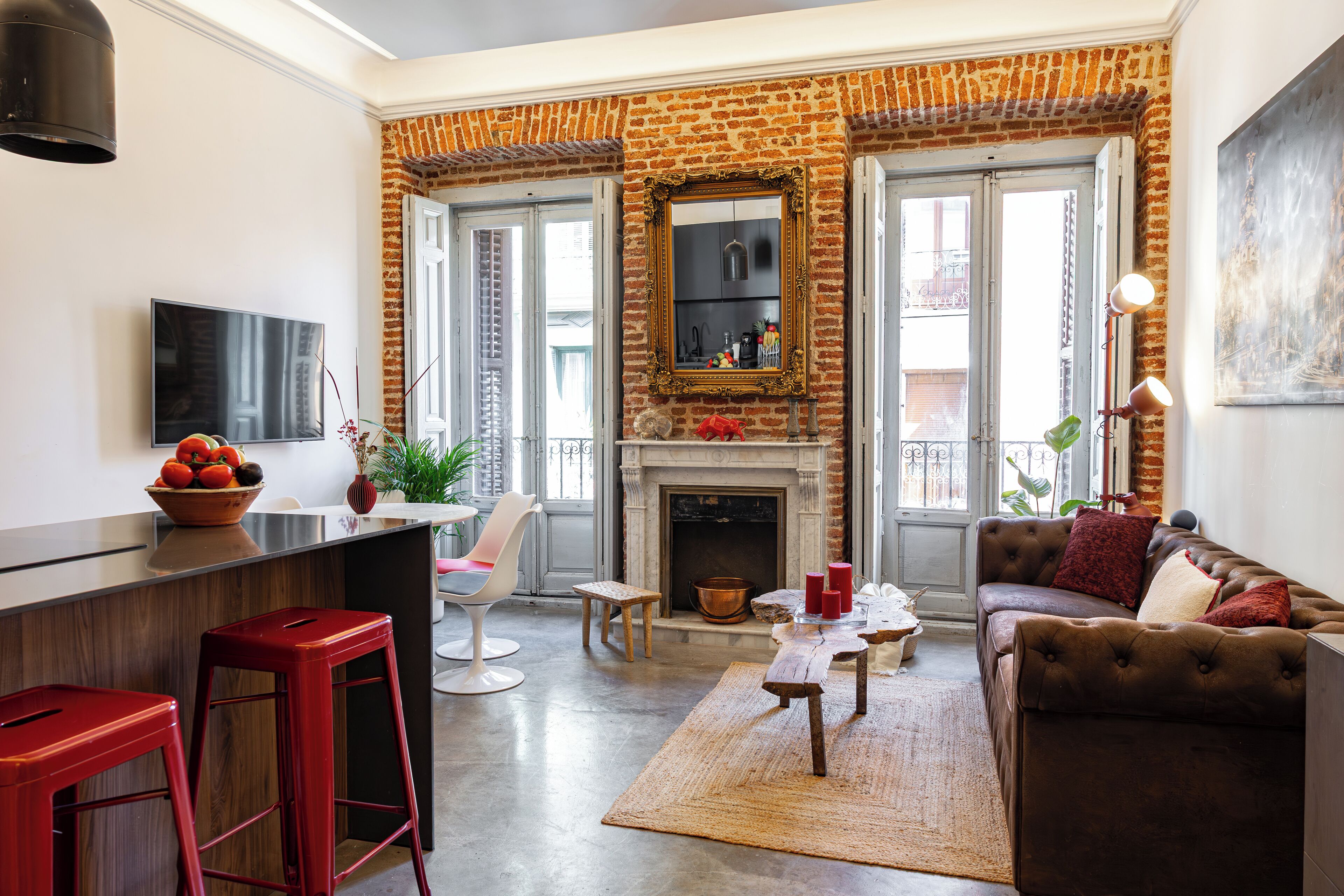 Deluxe appartement, balkon, uitzicht op stad | Woonruimte | Een televisie
