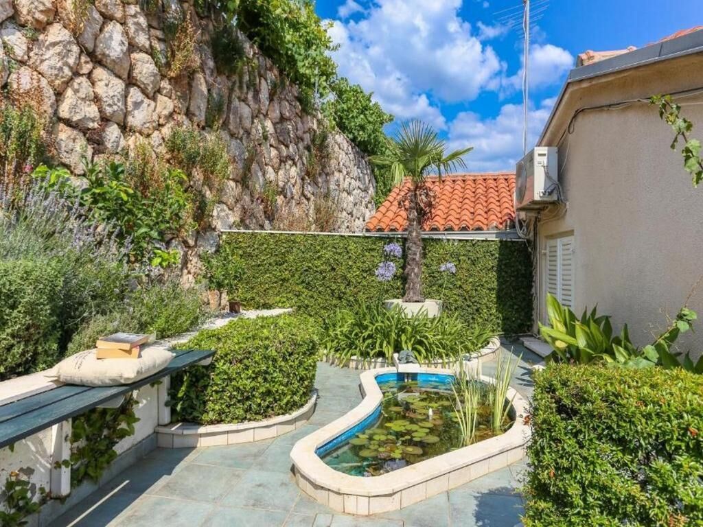 Studio (0 Bedroom) | Balcony