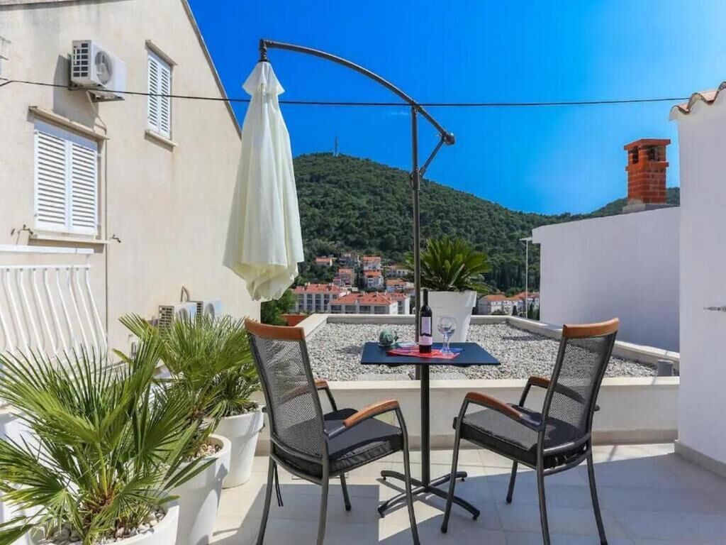 Apartment (0 Bedroom) | Balcony