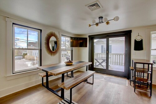 The Luxe In Lower Village - Steps to Dock Square