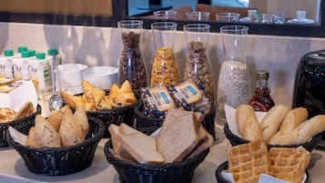 TĂ€gliches FrĂŒhstĂŒcksbuffet (20 EUR pro Person)