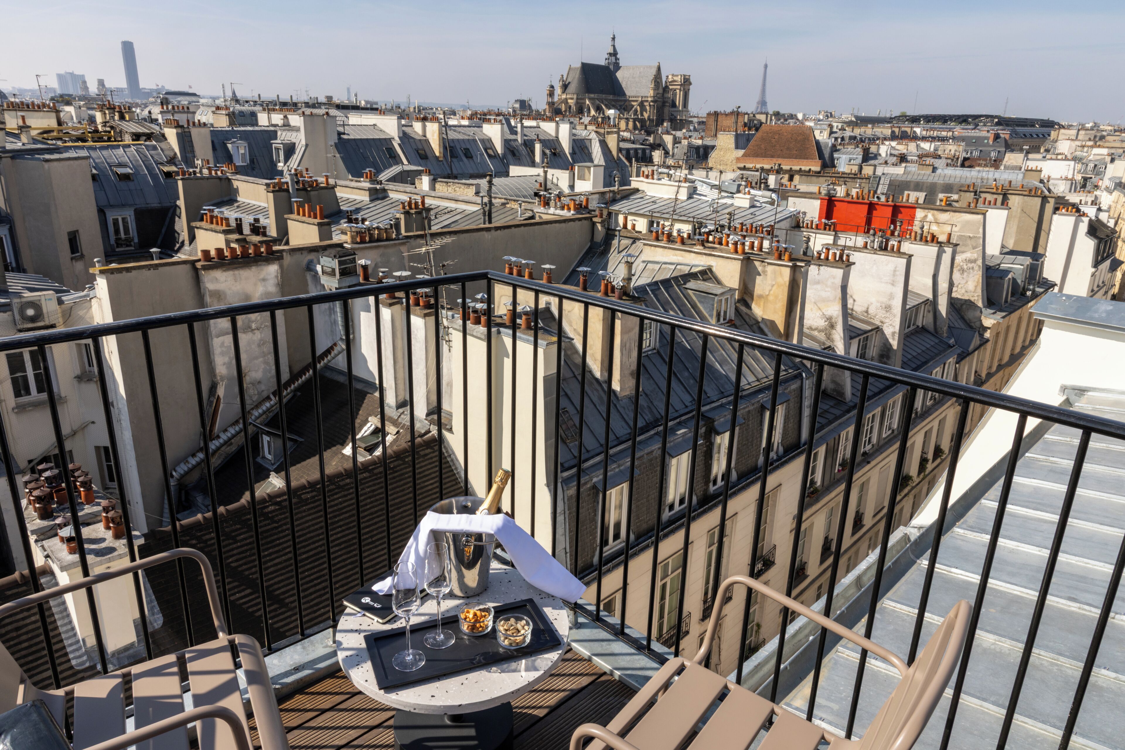 Junior Σουίτα, Θέα στην Πόλη | Χρηματοκιβώτιο στο δωμάτιο, γραφείο, χώρος εργασίας για λάπτοπ 