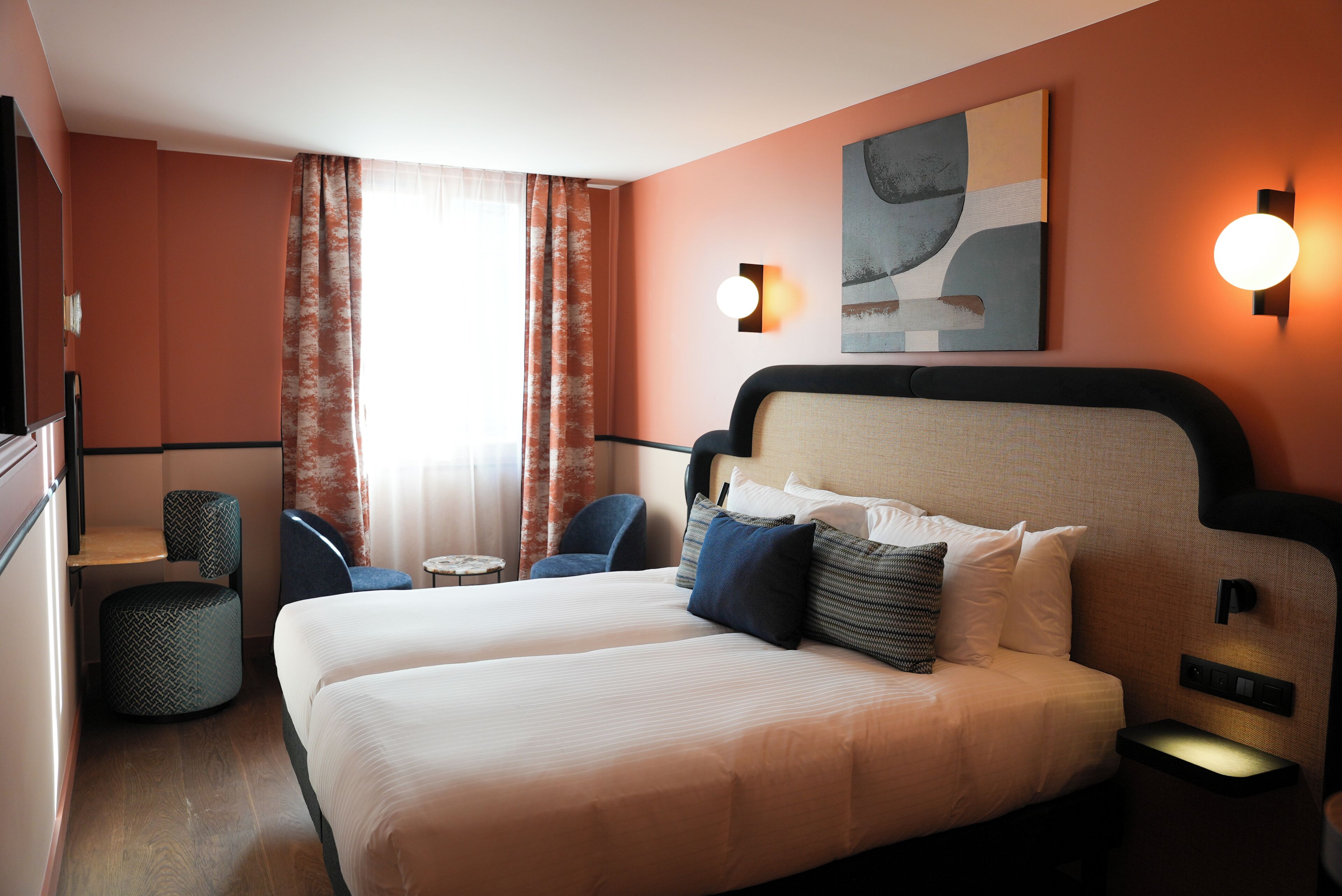 プレミアム ツインルーム シティビュー | セーフティボックス (室内)、デスク、ノートパソコン用作業スペース、遮光カーテン