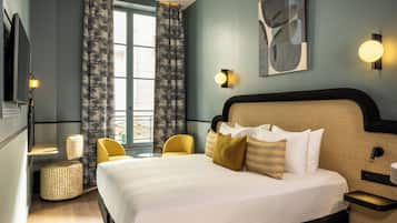 Premium tweepersoonskamer, uitzicht op de stad | Een kluis op de kamer, een bureau, een laptopwerkplek