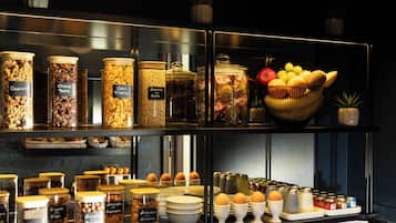 Tägliches Frühstücksbuffet (20 EUR pro Person)