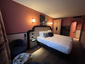 プレミアム ツインルーム シティビュー | セーフティボックス (室内)、デスク、ノートパソコン用作業スペース、遮光カーテン