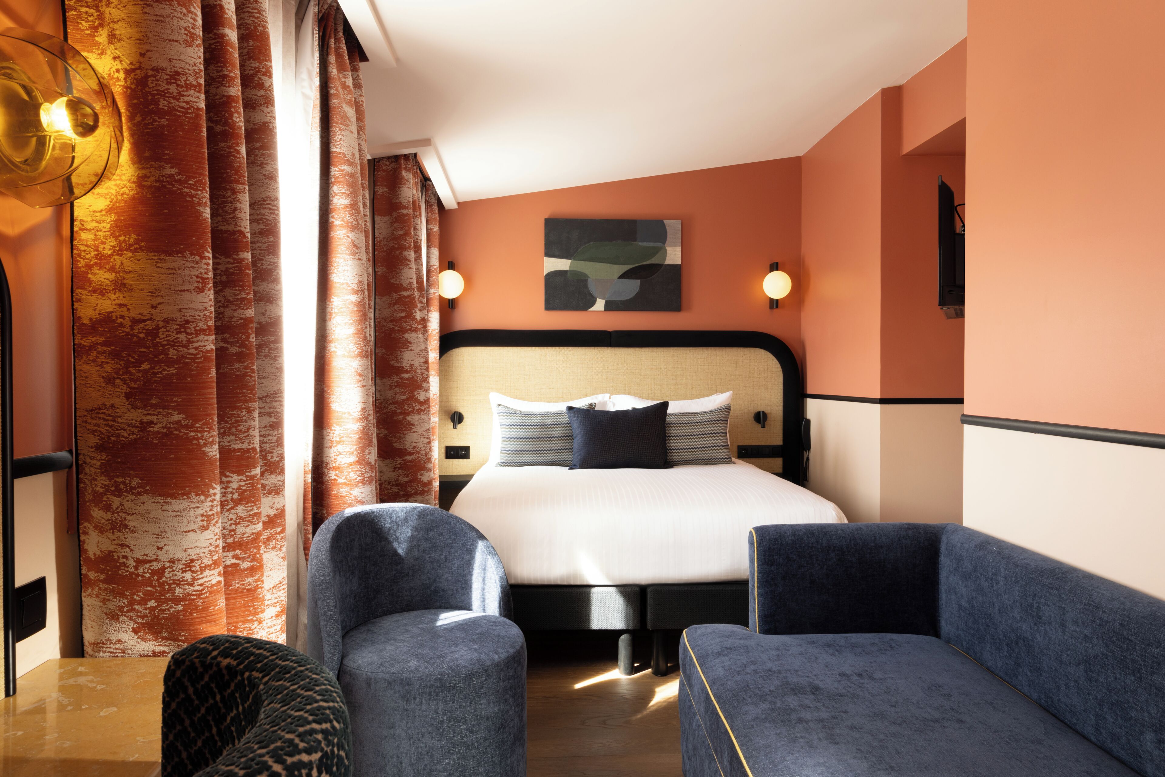 Junior suite, uitzicht op de stad | Een kluis op de kamer, een bureau, een laptopwerkplek