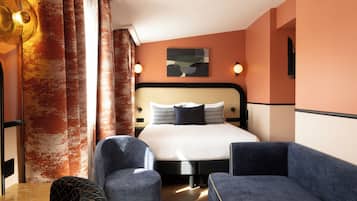 Junior suite, uitzicht op de stad | Een kluis op de kamer, een bureau, een laptopwerkplek