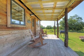 Terrace/patio - Hudson’s Hideaway (Johnson City)