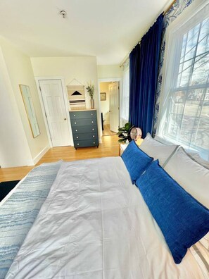 Iron/ironing board, WiFi, bed sheets - Lower Village Lofts •South• Steps to Dock Square (Kennebunk)
