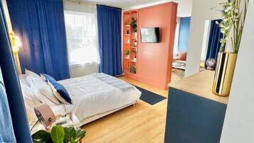 Iron/ironing board, WiFi, bed sheets