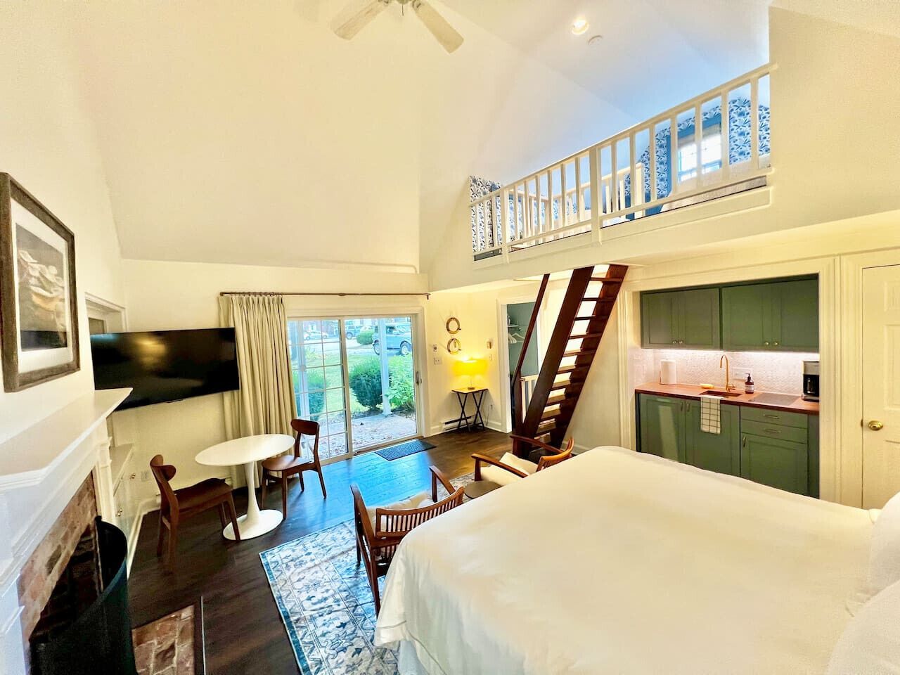 Desk, iron/ironing board, travel crib, WiFi