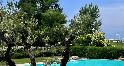 Apartment "Betty's House" with Pool, Wi-Fi, and Air Conditioning