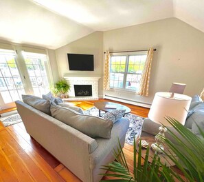 TV, fireplace - Kings Wharfe in Heart of KPT (Kennebunkport)