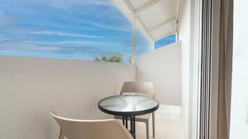 Phòng 2 giường đơn Deluxe, ban công, quang cảnh vườn | Khu ẩm thực ngoài trời