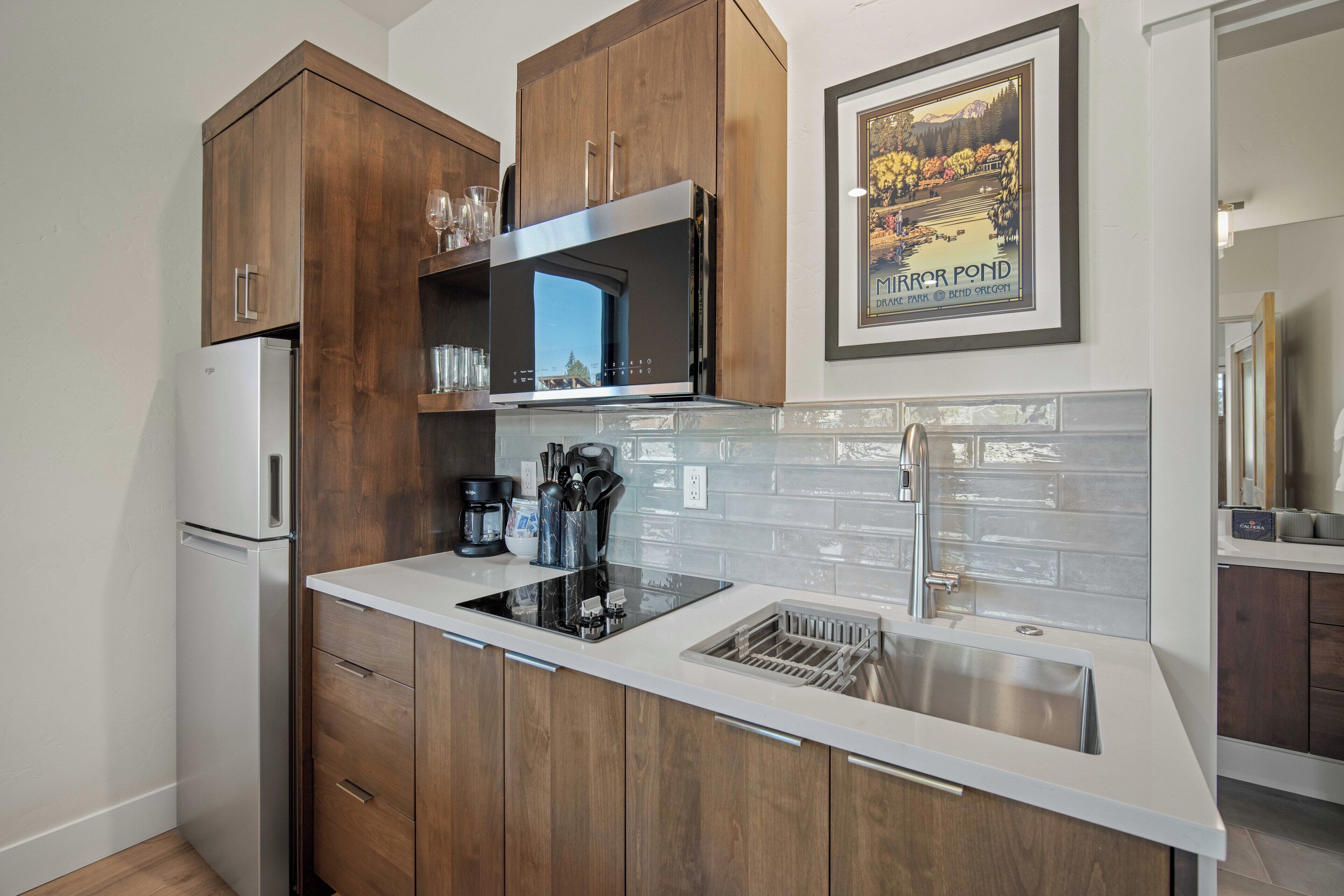 Fridge, microwave, stovetop, coffee/tea maker