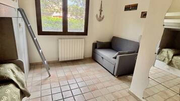 3 Schlafzimmer, Reisekinderbett