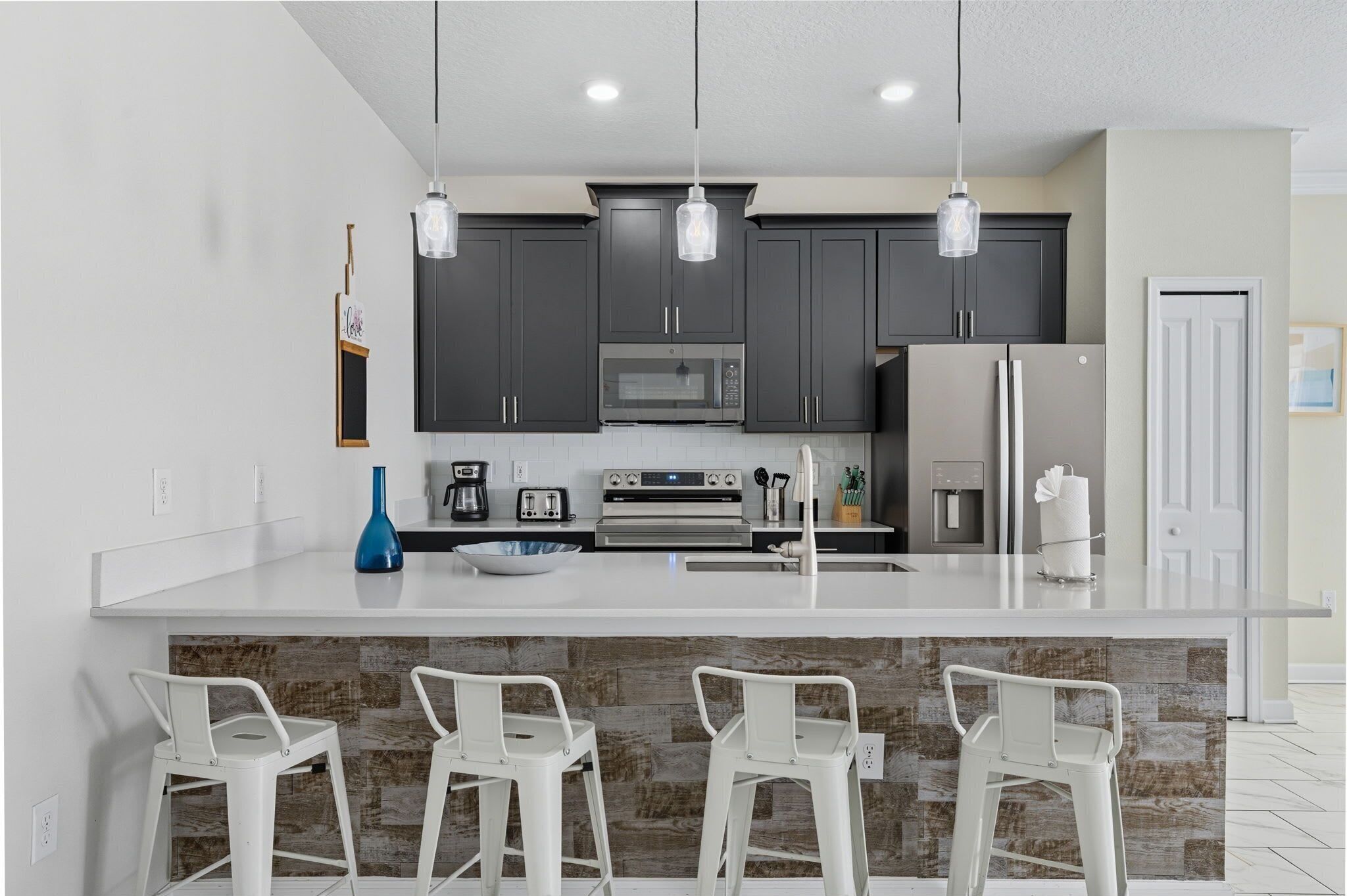 Réfrigérateur, micro-ondes, four, cafetière/bouilloire