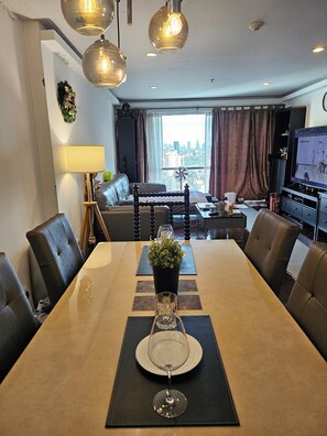 Dining - KUMA HOUSE SUKHUMVIT (Krung Thep Maha Nakhon)