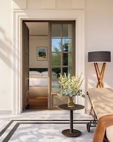 Quarto casal luxo | Cofres nos quartos, cortinas blackout, quartos à prova de som