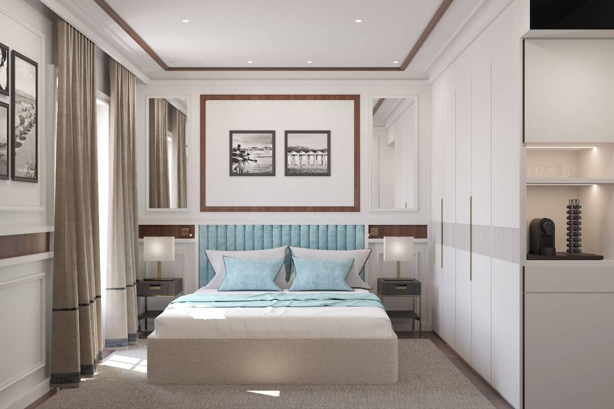 Een moderne slaapkamer met een groot bed, twee nachtkastjes, een kledingkast en ingelijste foto's aan de muur.