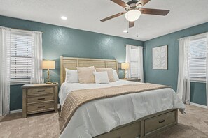 Strykjärn/strykbräda och sängkläder