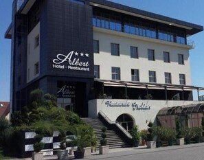 Exterior - Albert Hotel & Restaurant (Ploiești)